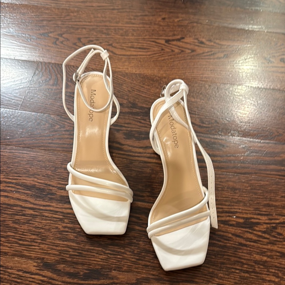 Moda & Pē White Strappy Square-Toe Ankle-Strap Heels